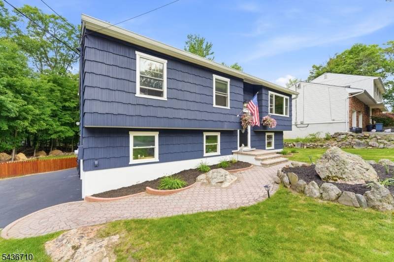 81 Elba Ave, Hopatcong Boro, NJ 07843