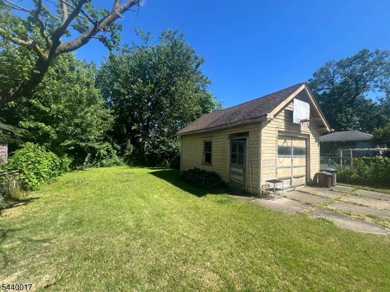 165 Monmouth Rd, Elizabeth City, NJ 07208