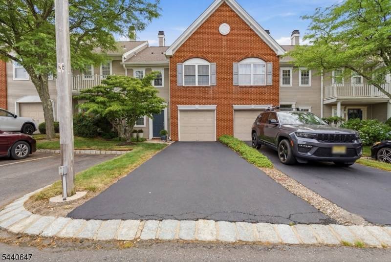 28 Dutch Ct, Holmdel Twp., NJ 07733