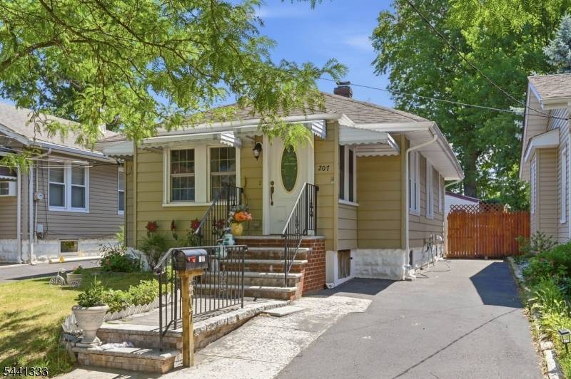207 Buchanan St, Linden City, NJ 07036