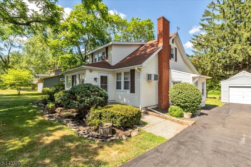 39 Norwood Dr, Long Hill Twp., NJ 07933