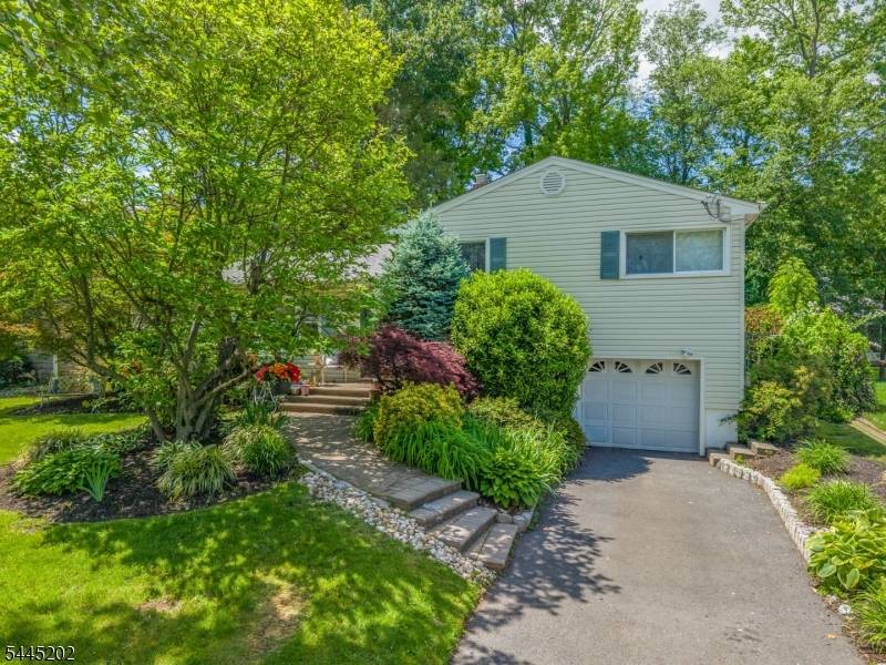 61 Glenwood Rd, Fanwood Boro, NJ 07023