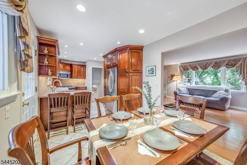 61 Glenwood Rd, Fanwood Boro, NJ 07023