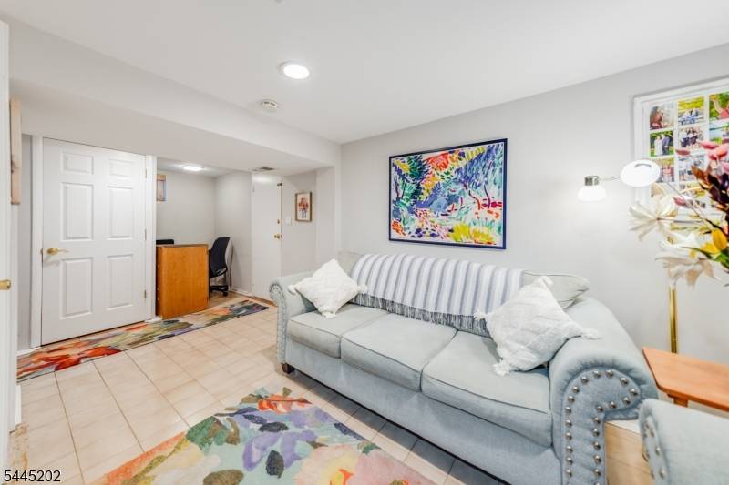61 Glenwood Rd, Fanwood Boro, NJ 07023
