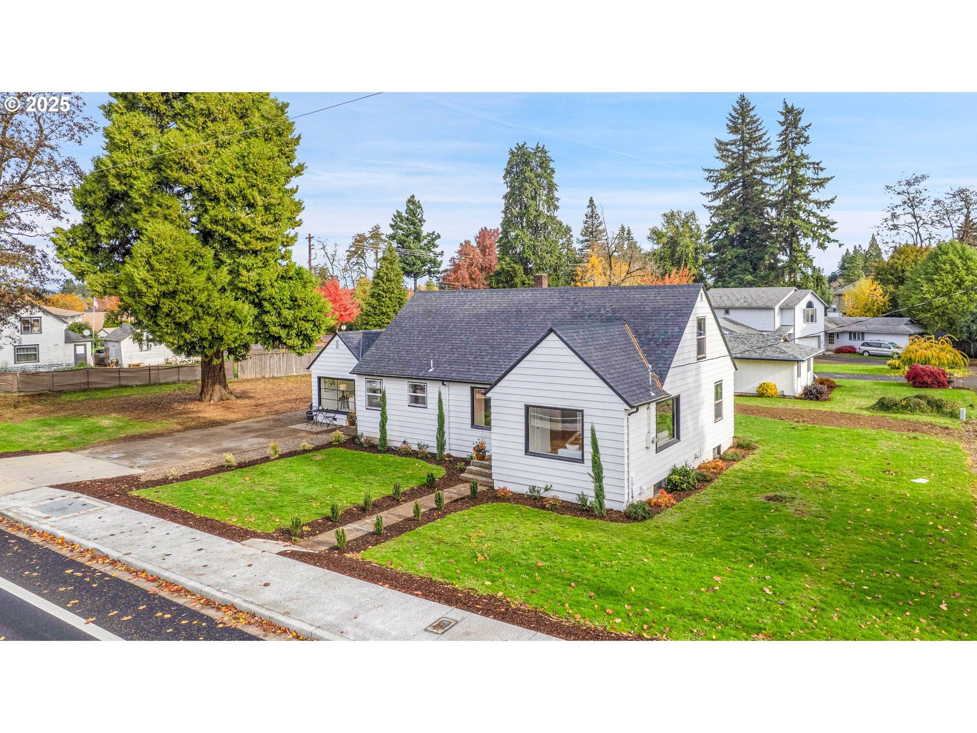 574 S Ivy ST, Canby, OR 97013