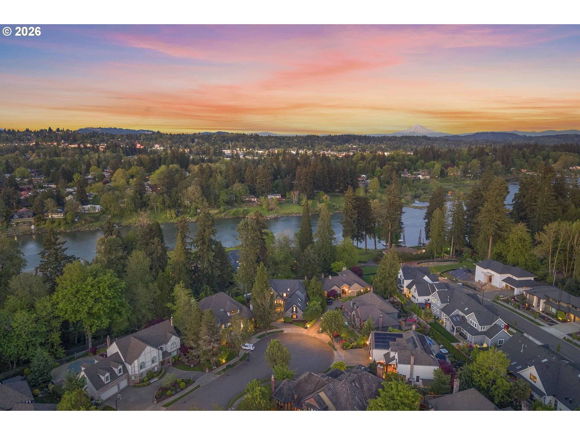18370 RIVER EDGE LN, Lake Oswego, OR 97034
