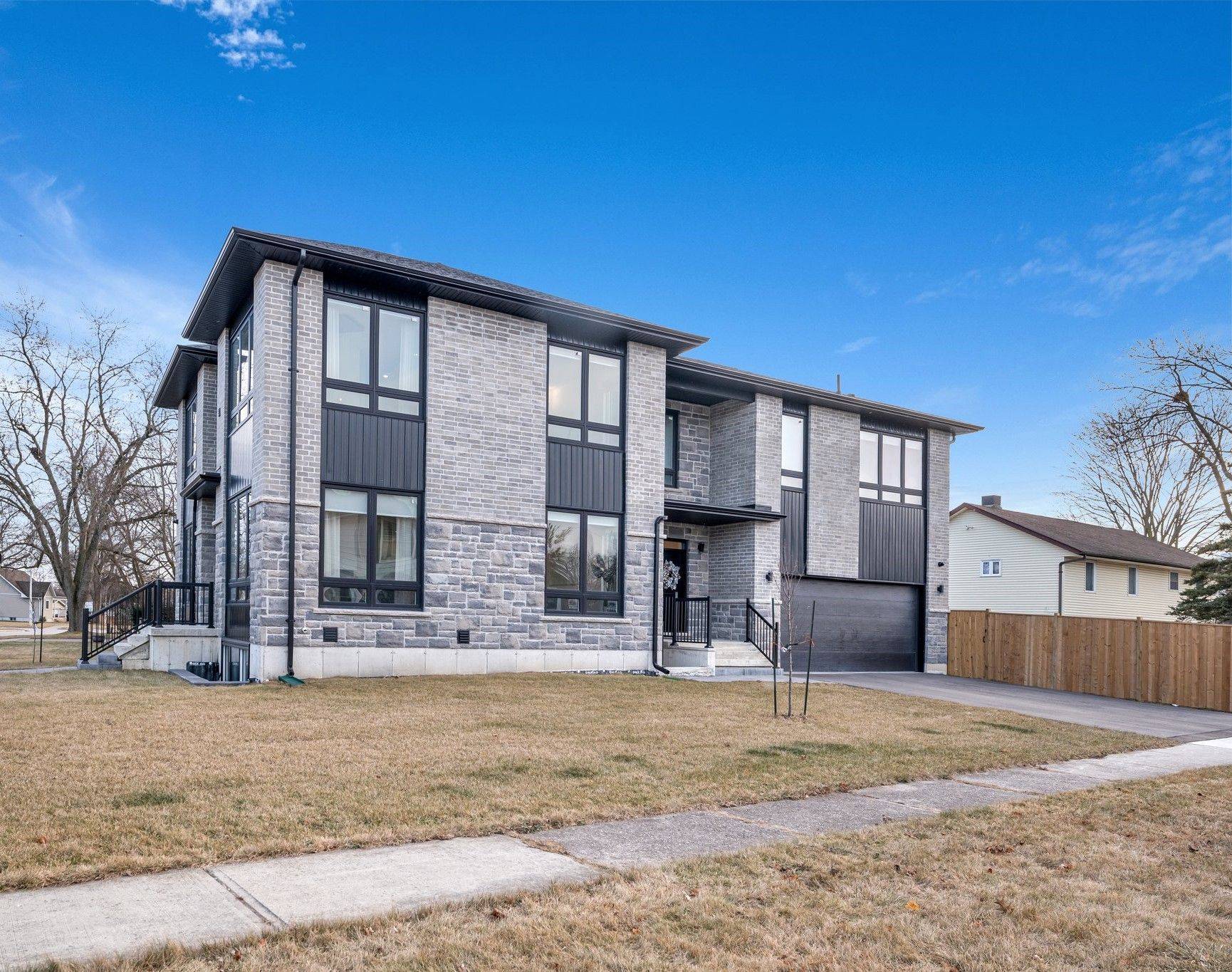 19 Burcher RD, Ajax, ON L1S 2P8