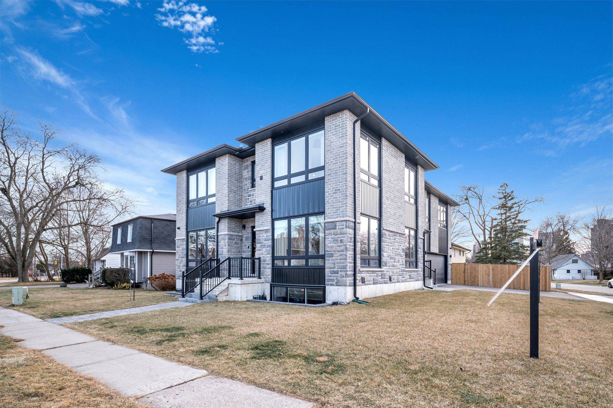 19 Burcher RD, Ajax, ON L1S 2P8