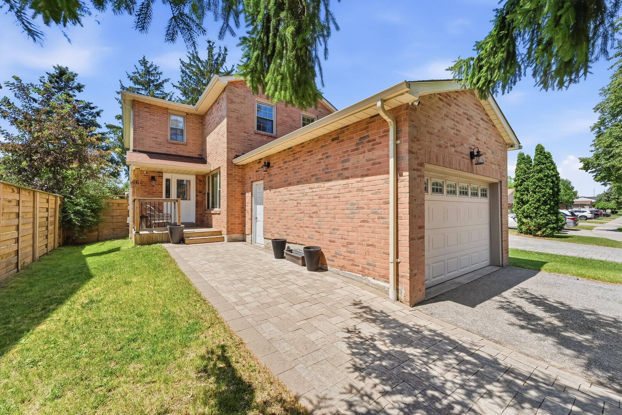 6 Gilmour DR, Ajax, ON L1S 5J8