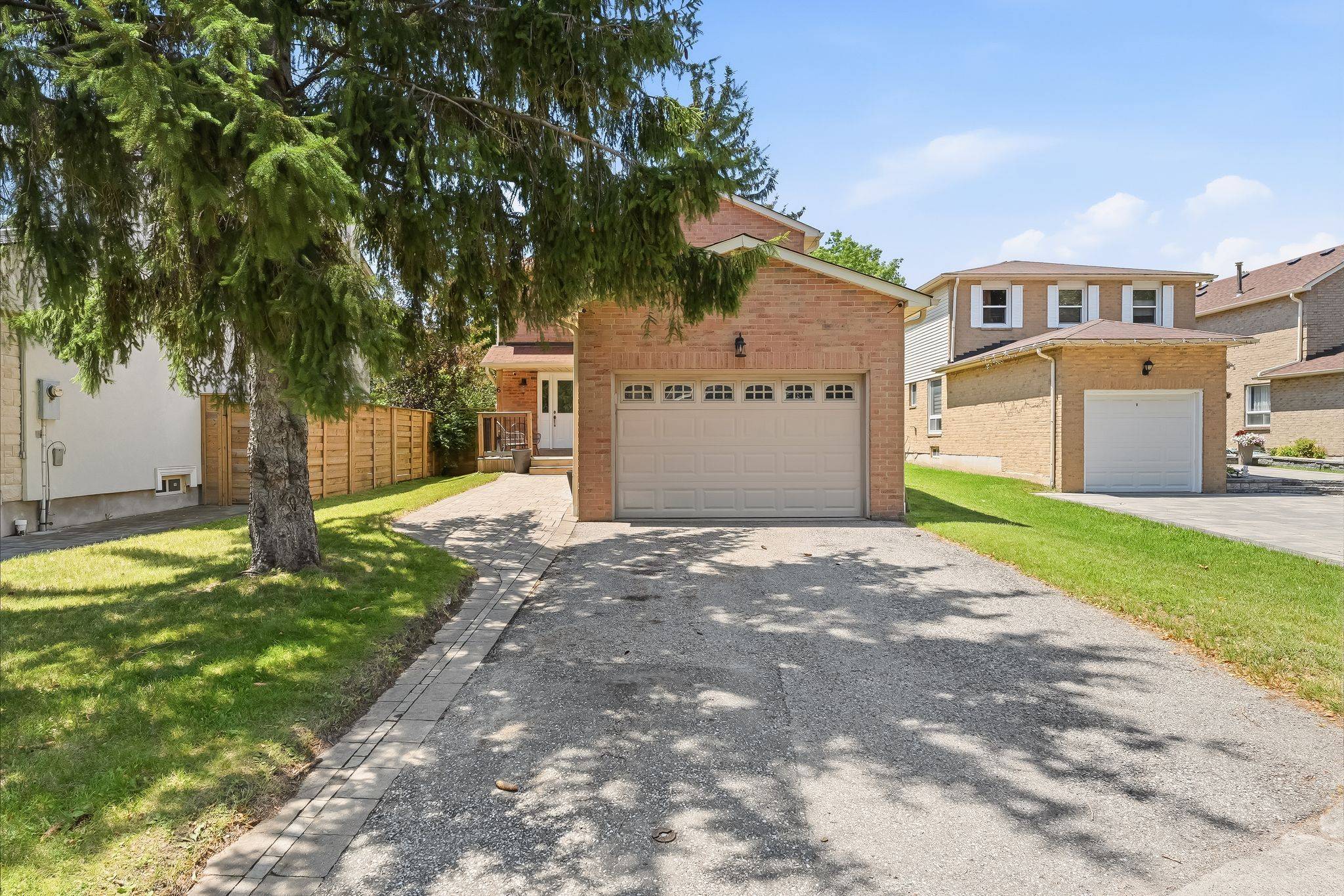 6 Gilmour DR, Ajax, ON L1S 5J8