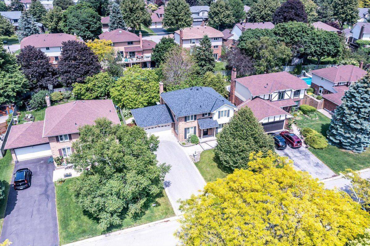 15 Cadby RD, Ajax, ON L1S 3X6