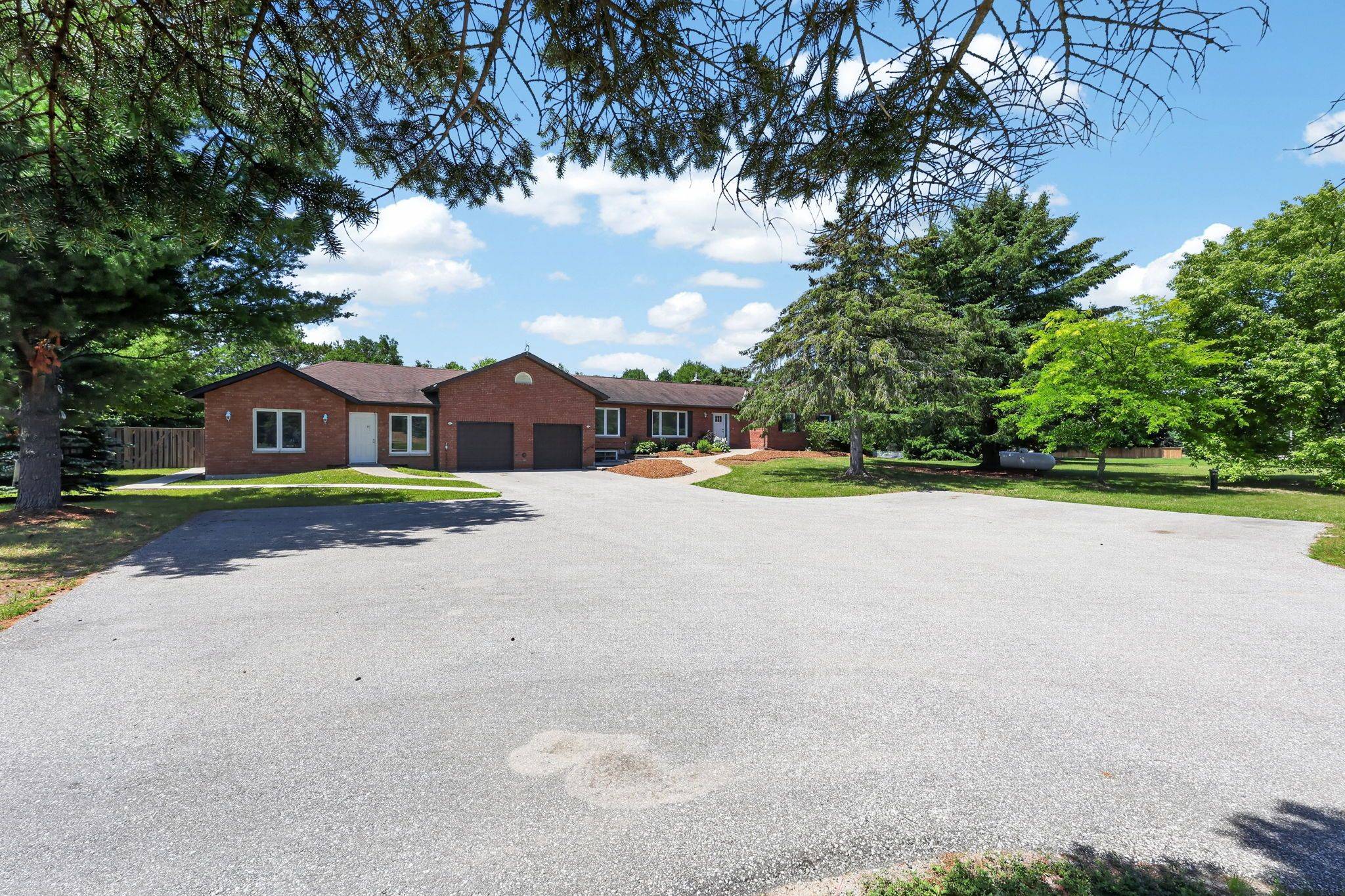 14 Tioga BLVD, Adjala-tosorontio, ON L0M 1J0
