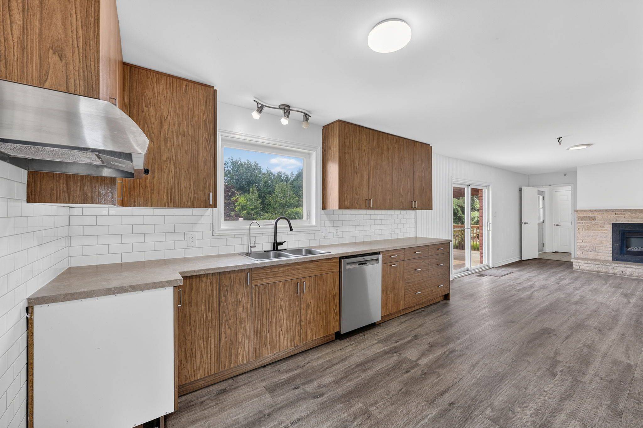 14 Tioga BLVD, Adjala-tosorontio, ON L0M 1J0