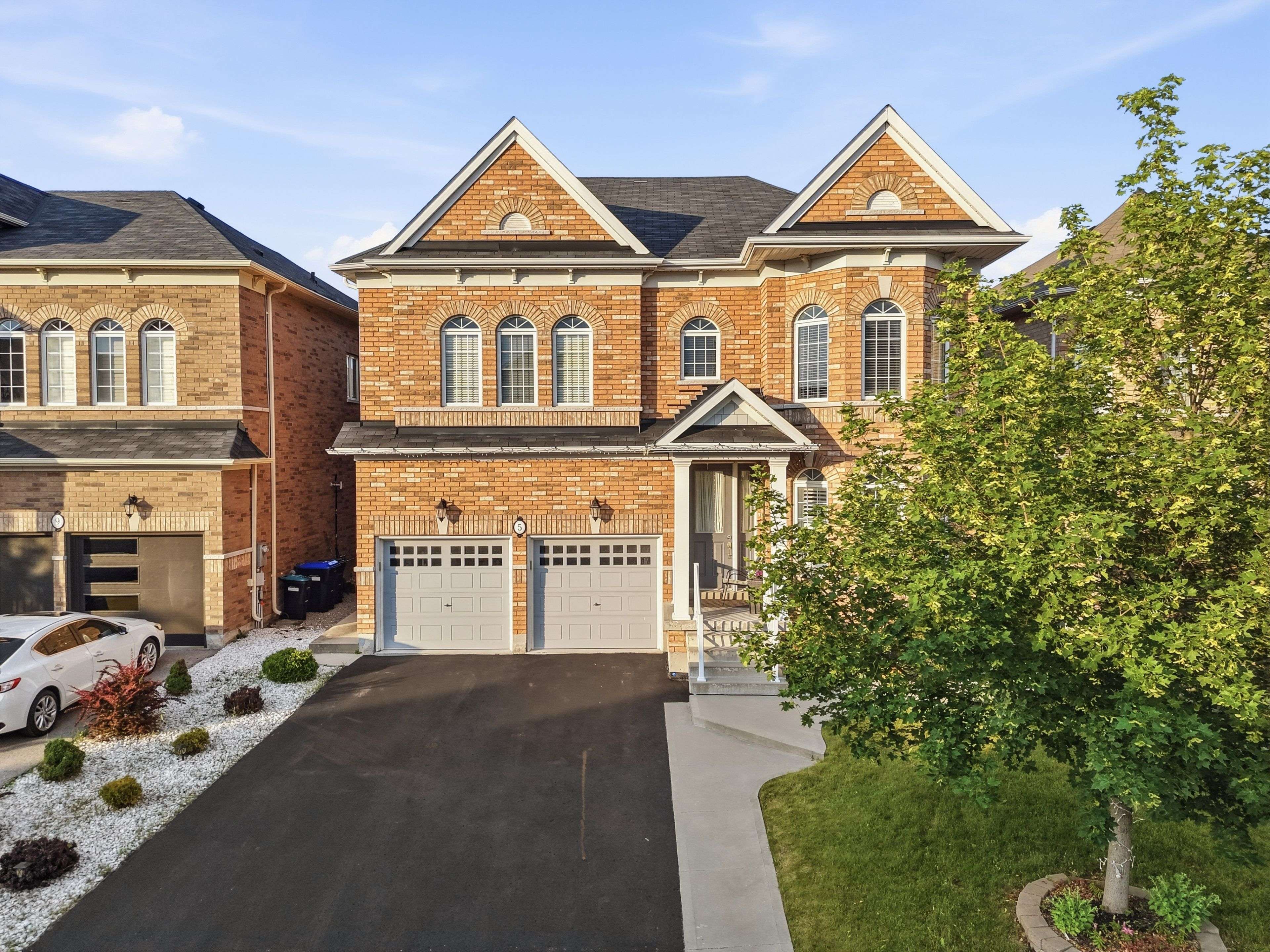 5 Leith DR, Bradford West Gwillimbury, ON L3Z 0G5