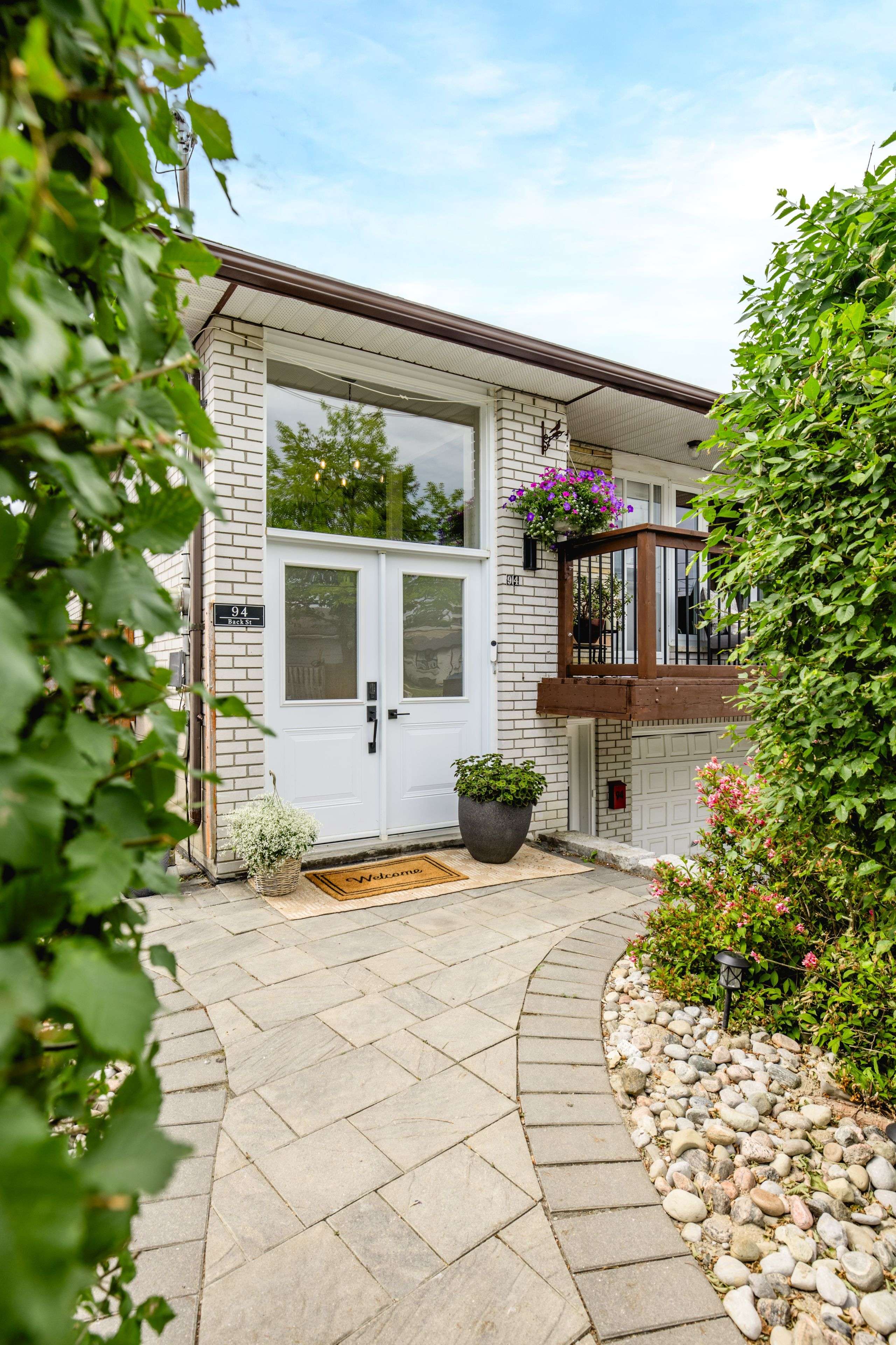 94 Back ST, Bradford West Gwillimbury, ON L3Z 1W7
