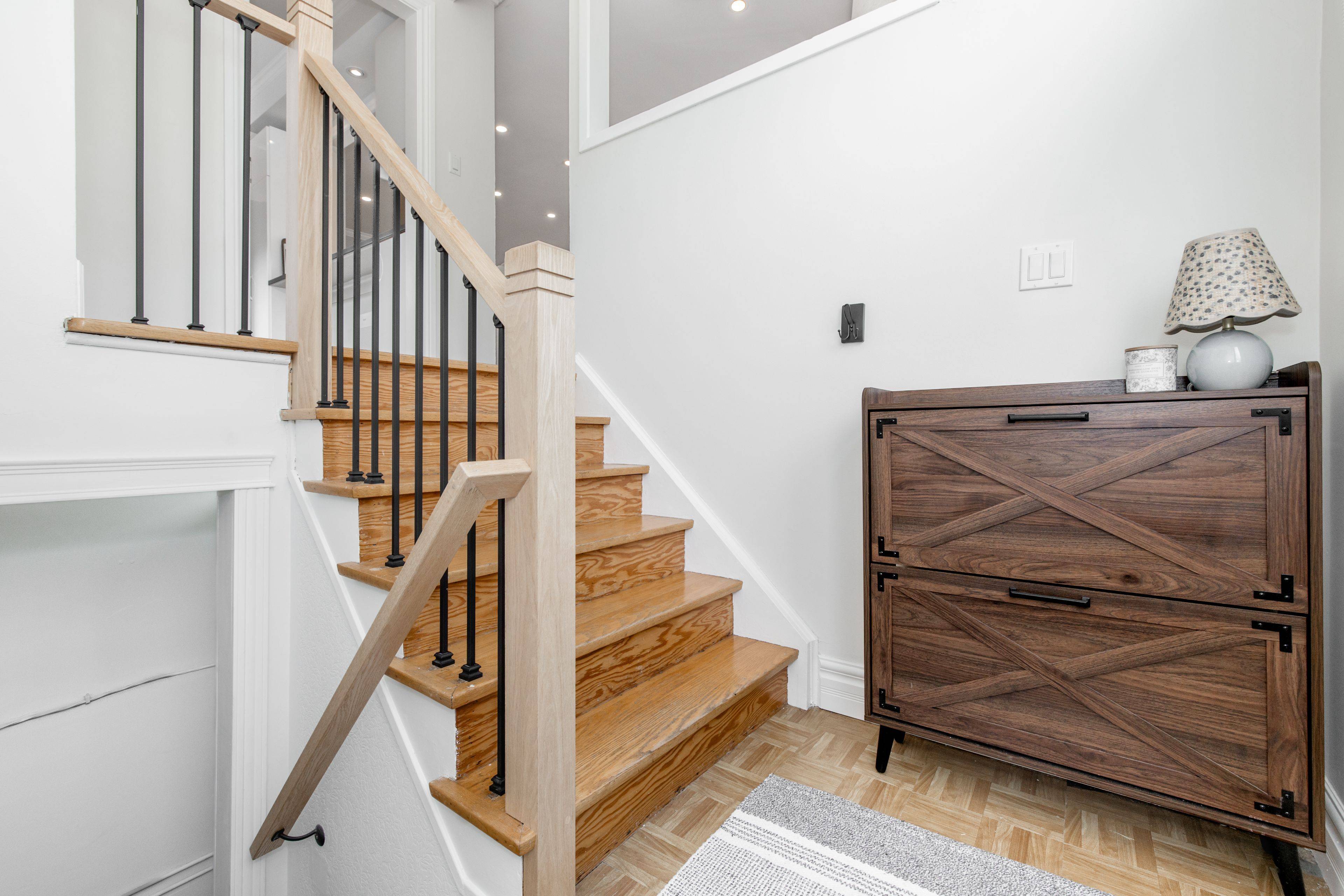 94 Back ST, Bradford West Gwillimbury, ON L3Z 1W7