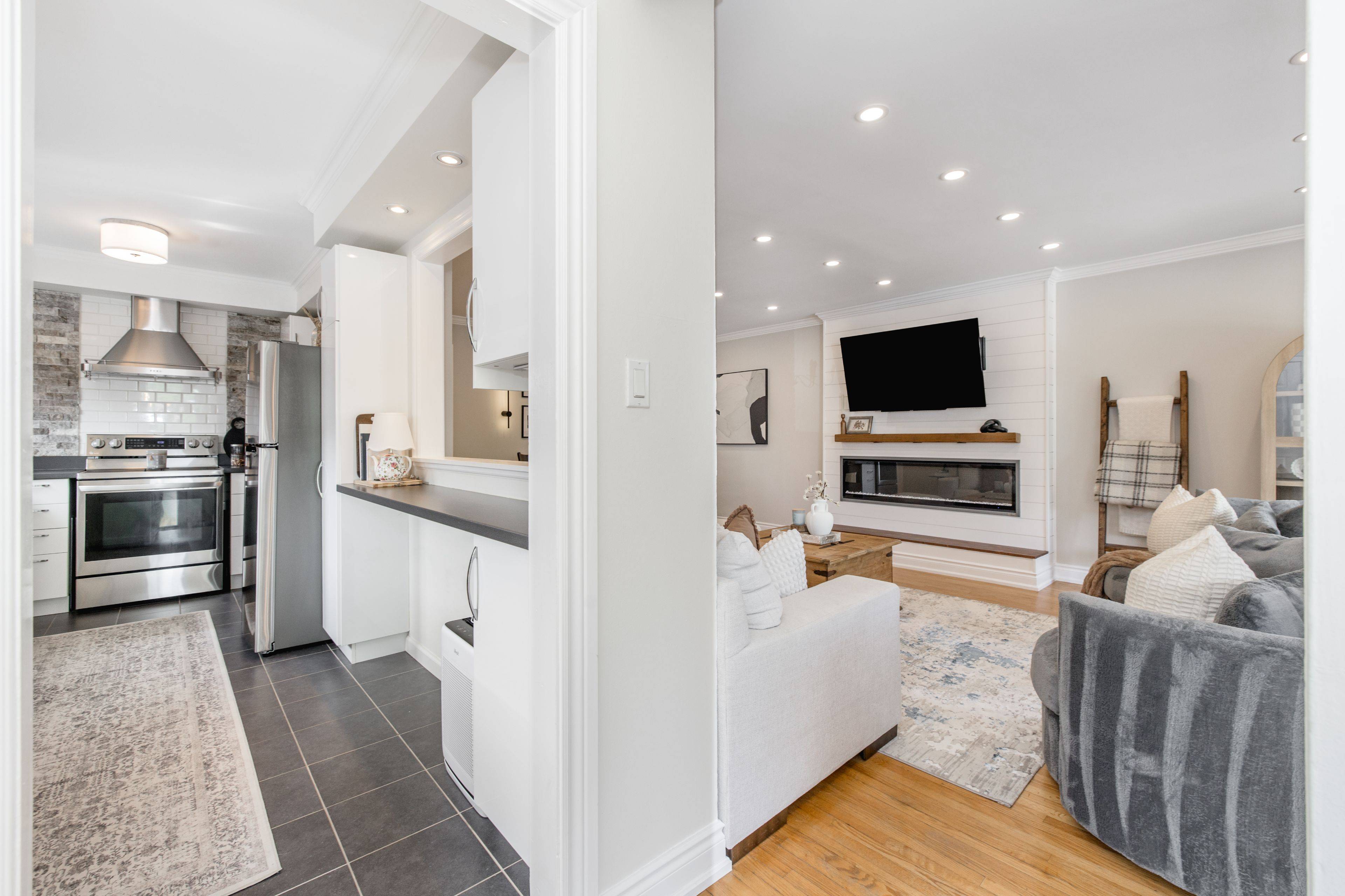 94 Back ST, Bradford West Gwillimbury, ON L3Z 1W7
