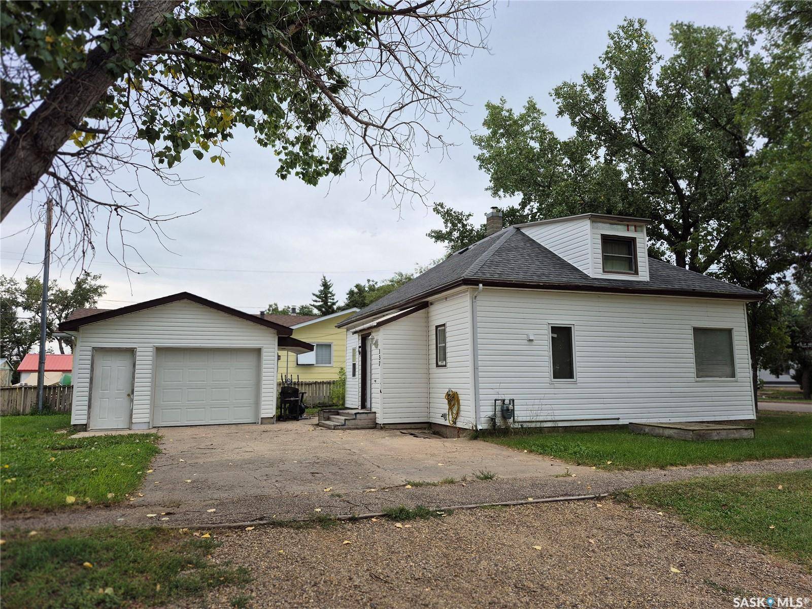 137 2nd STREET W, Ponteix, SK S0N 1Z0