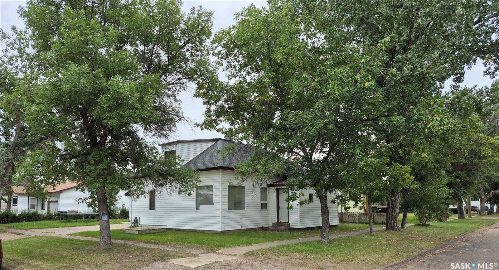 137 2nd STREET W, Ponteix, SK S0N 1Z0