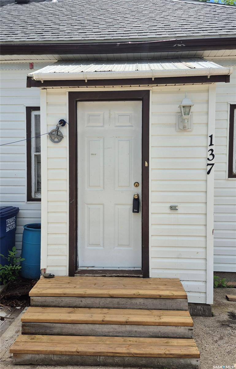 137 2nd STREET W, Ponteix, SK S0N 1Z0