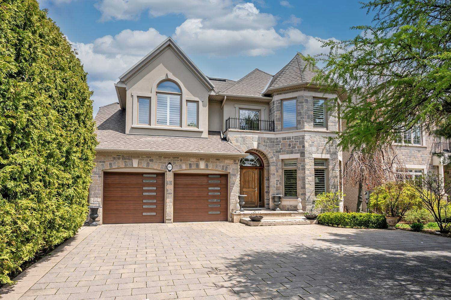 203 Burloak DR, Oakville, ON L6L 6T6