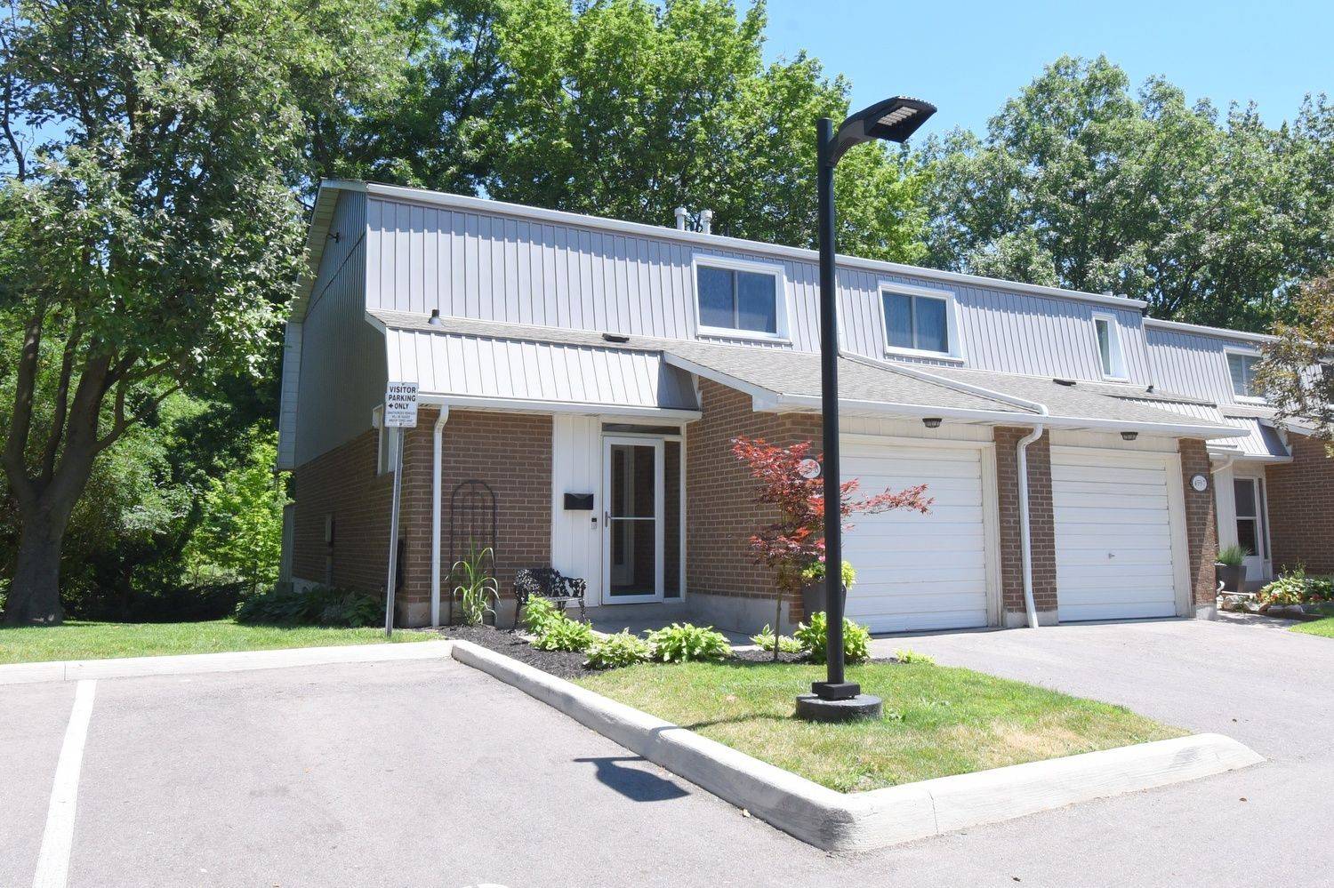 459 Woodview RD #8, Burlington, ON L7N 2Z9