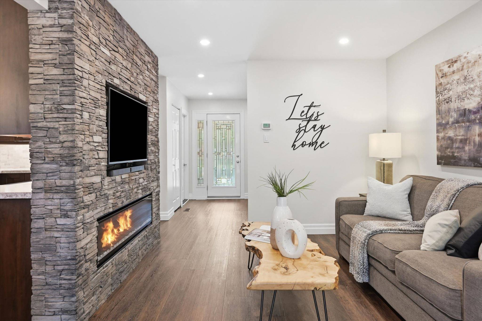 459 Woodview RD #8, Burlington, ON L7N 2Z9