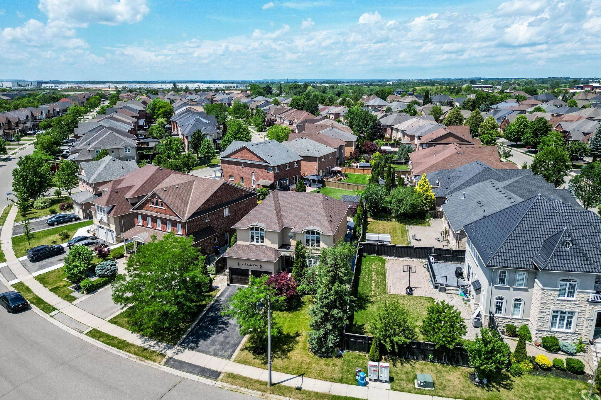 4 Belleville DR, Brampton, ON L6P 1V7