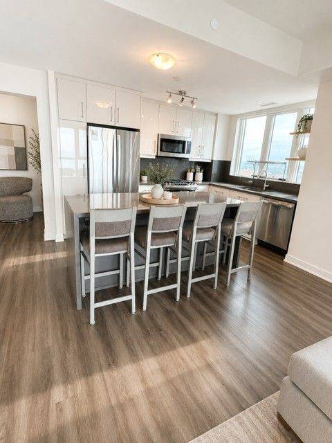 2007 James ST #1603, Burlington, ON L7R 0G7