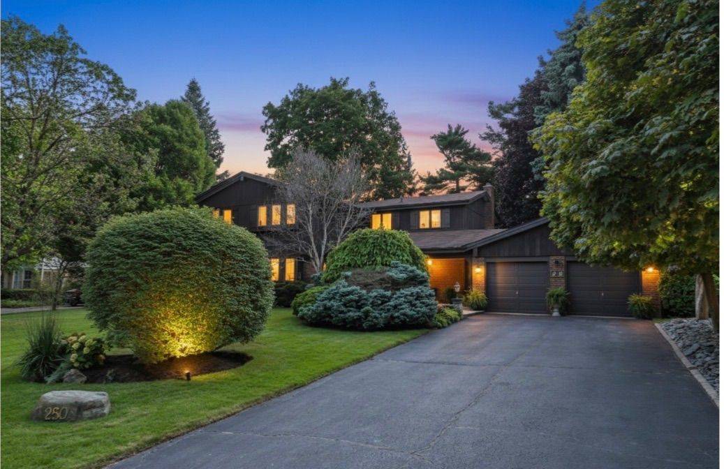 250 Gatestone AVE, Oakville, ON L6J 5R9
