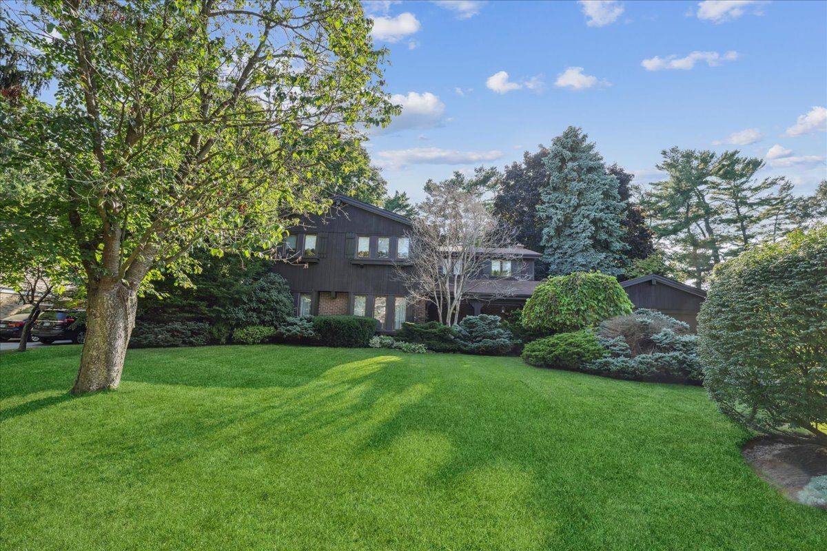 250 Gatestone AVE, Oakville, ON L6J 5R9