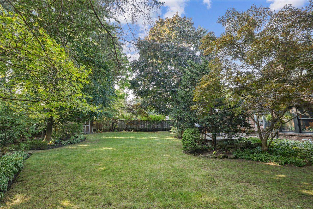 250 Gatestone AVE, Oakville, ON L6J 5R9