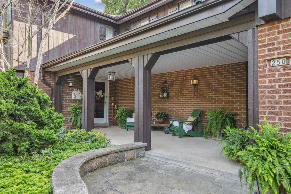 250 Gatestone AVE, Oakville, ON L6J 5R9