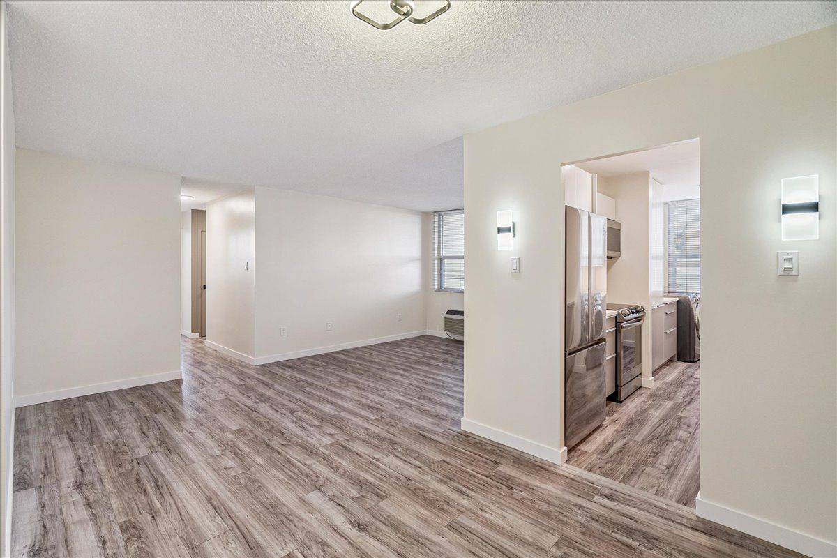 966 Inverhouse DR #812, Mississauga, ON L5J 4B6