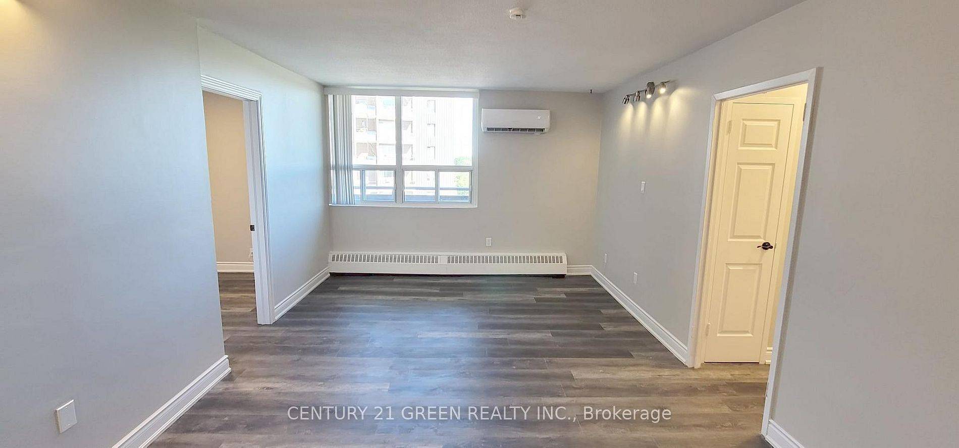 3065 Queen Frederica DR #902, Mississauga, ON L4Y 3A3