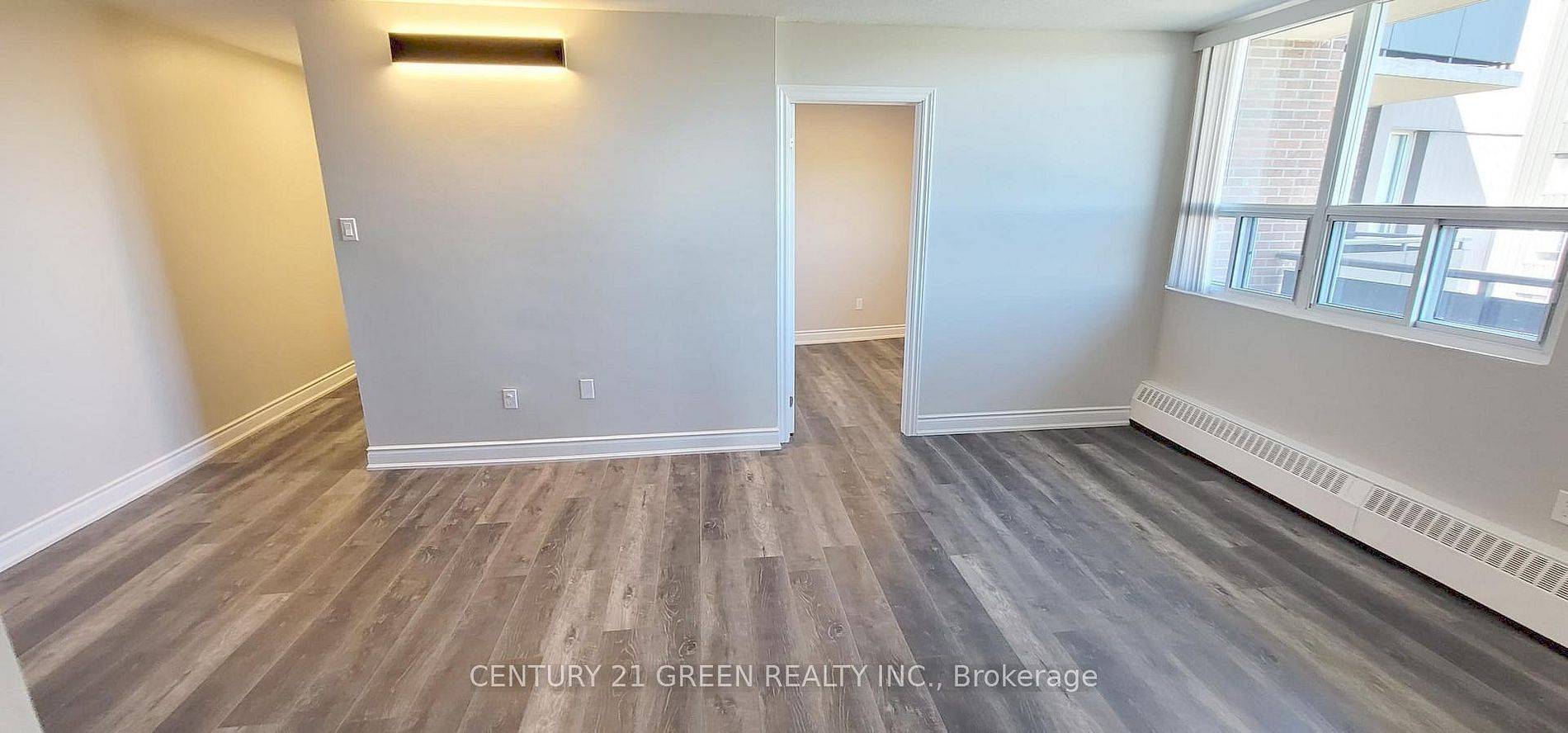 3065 Queen Frederica DR #902, Mississauga, ON L4Y 3A3