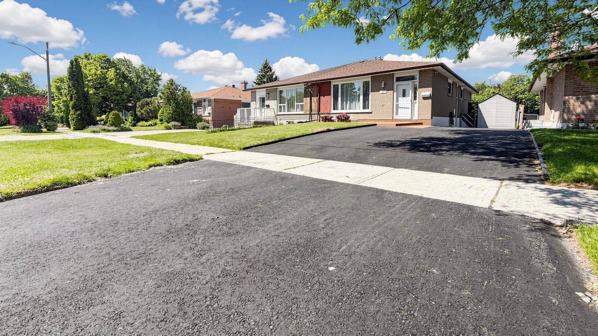 19 Ascot AVE, Brampton, ON L6T 2P3