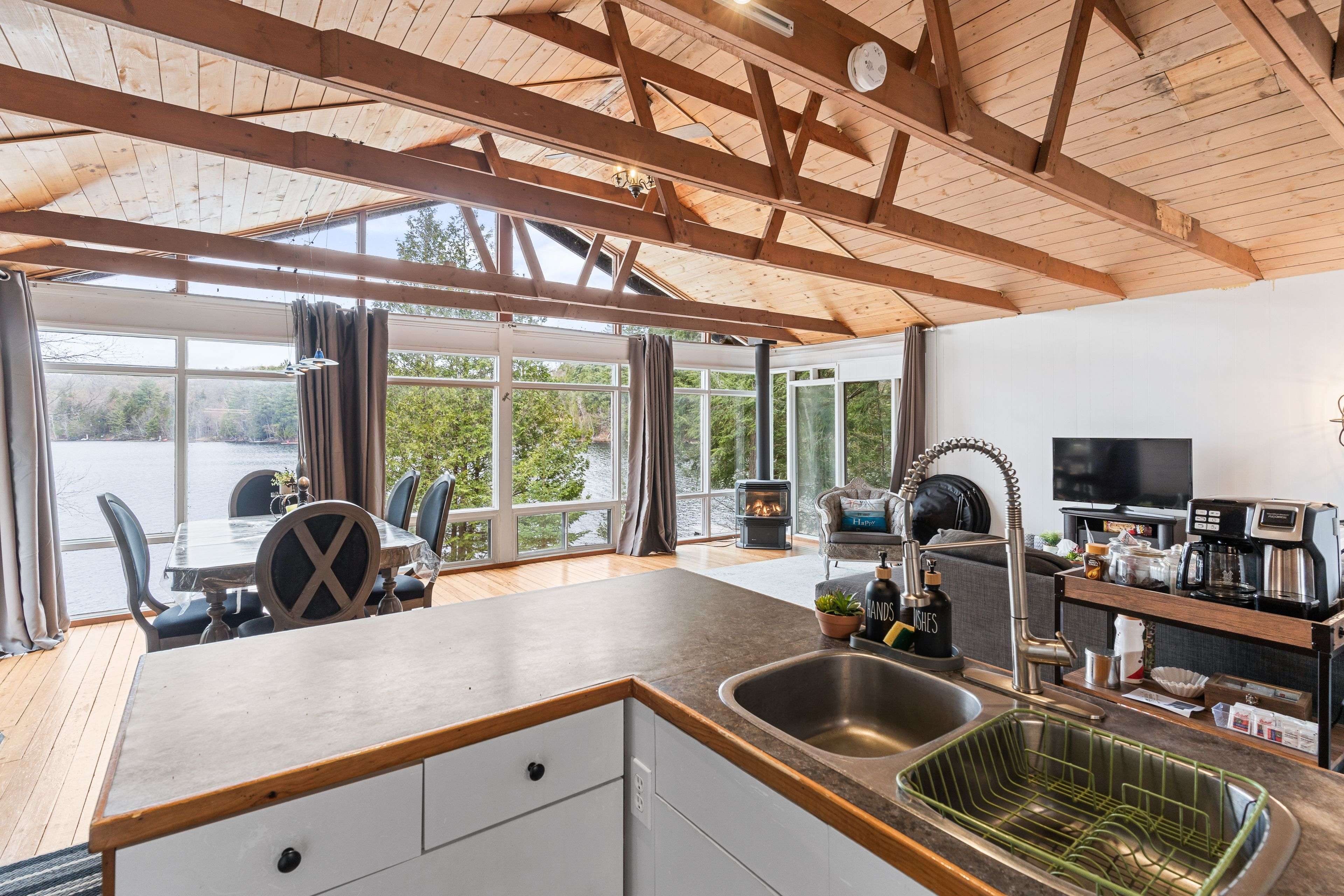 375 Harp Lake RD, Huntsville, ON P1H 2J6