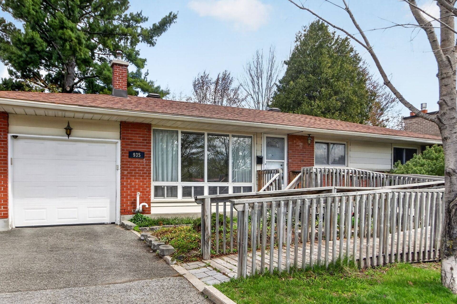 935 Pleasant Park RD, Elmvale Acres And Area, ON K1G 1Z6