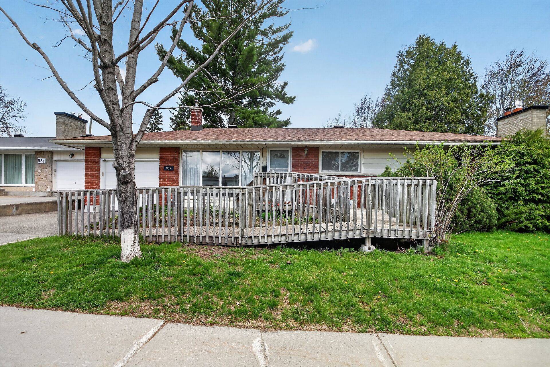 935 Pleasant Park RD, Elmvale Acres And Area, ON K1G 1Z6