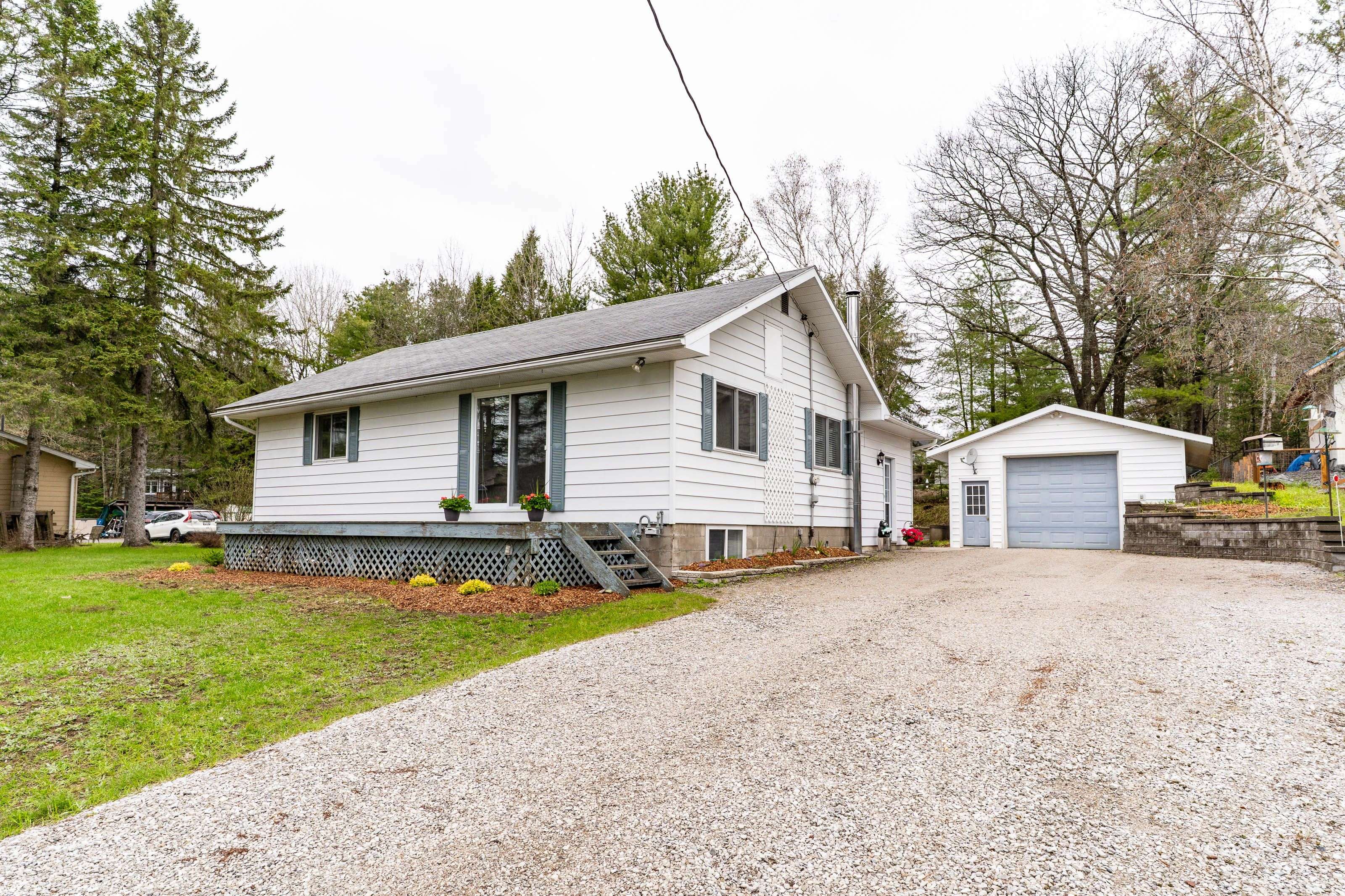64 Spruce DR, Huntsville, ON P0B 1L0