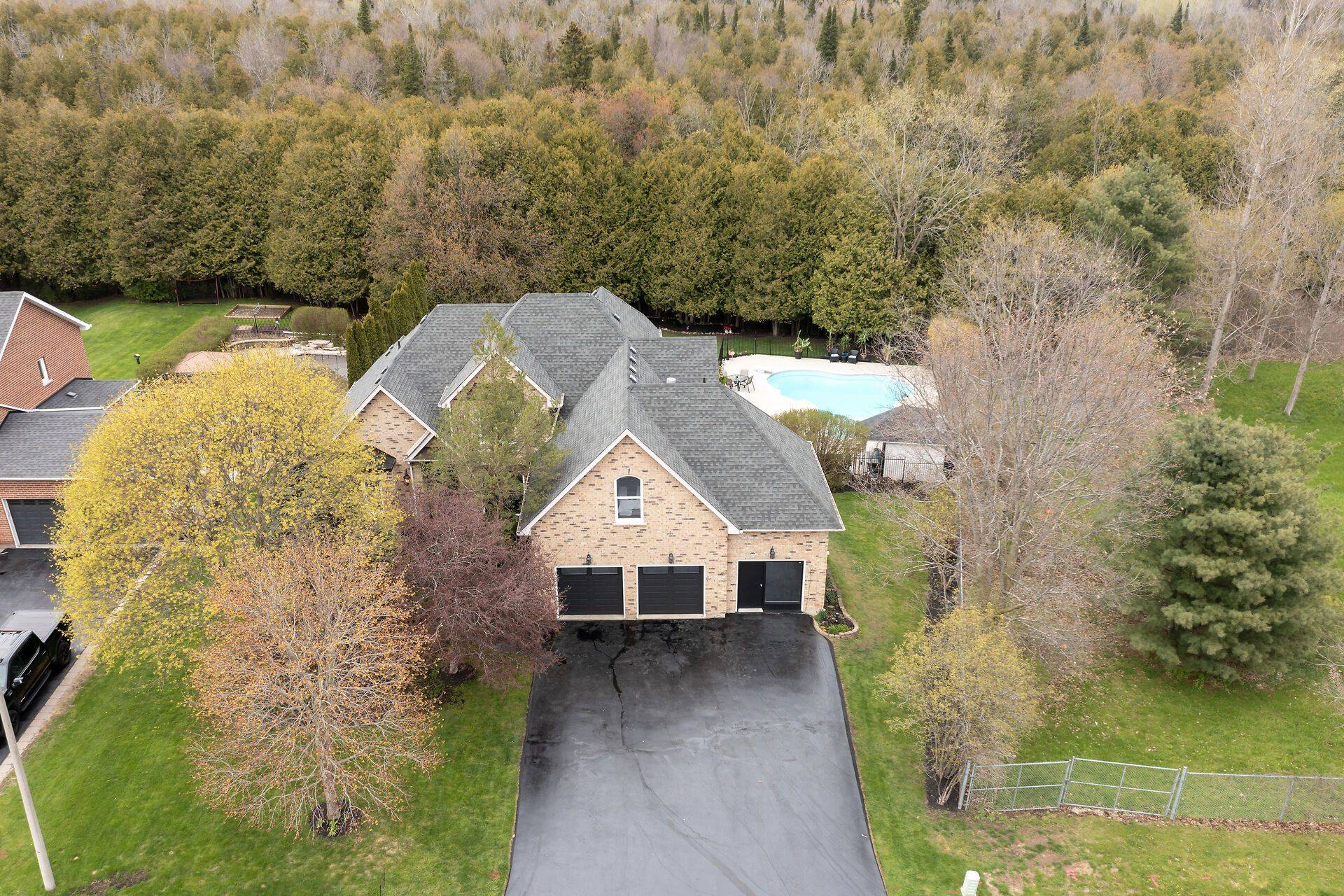 49 Waterford DR, Erin, ON N0B 1T0