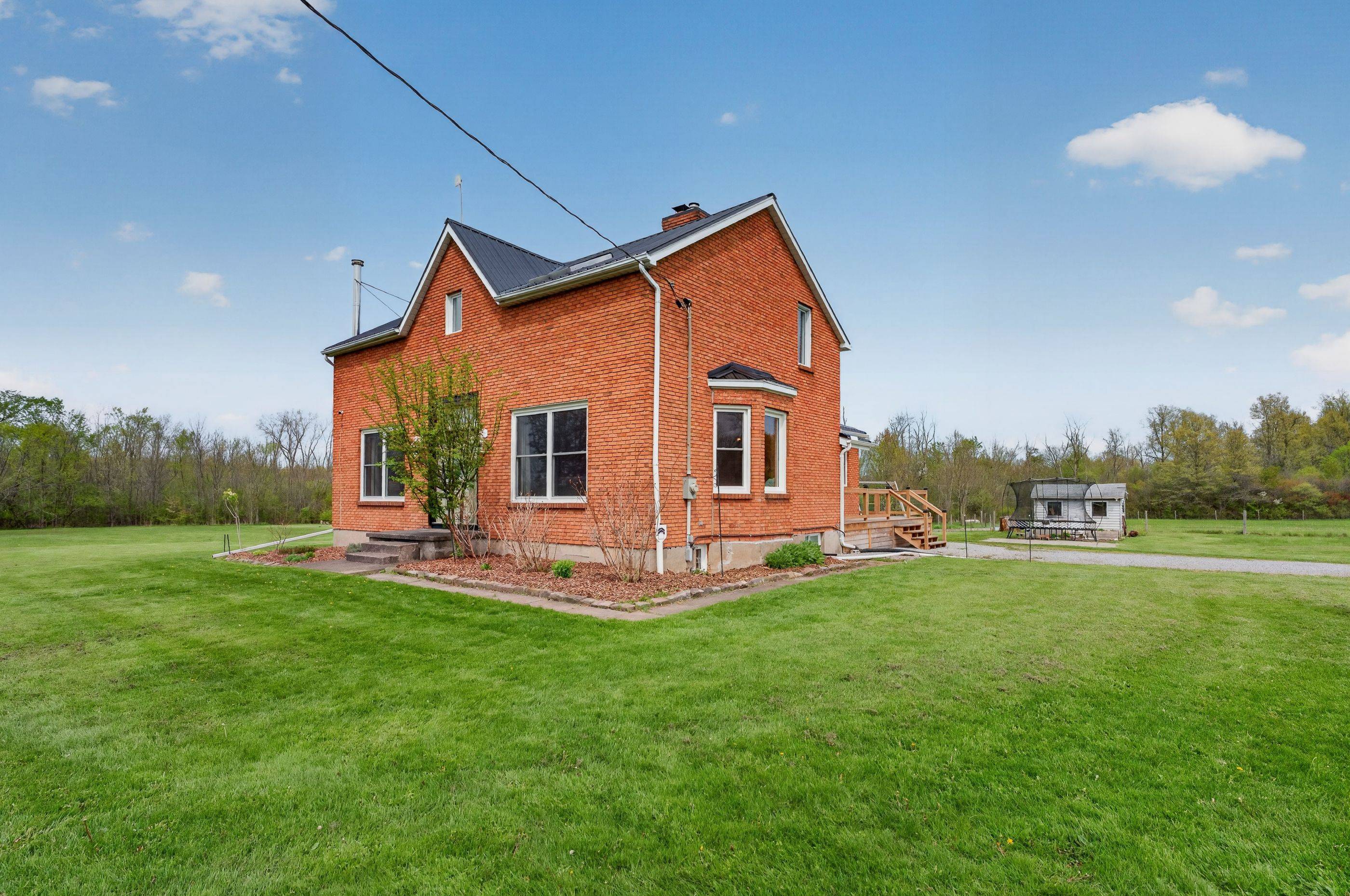 2266 Pettit RD, Fort Erie, ON L2A 5M4