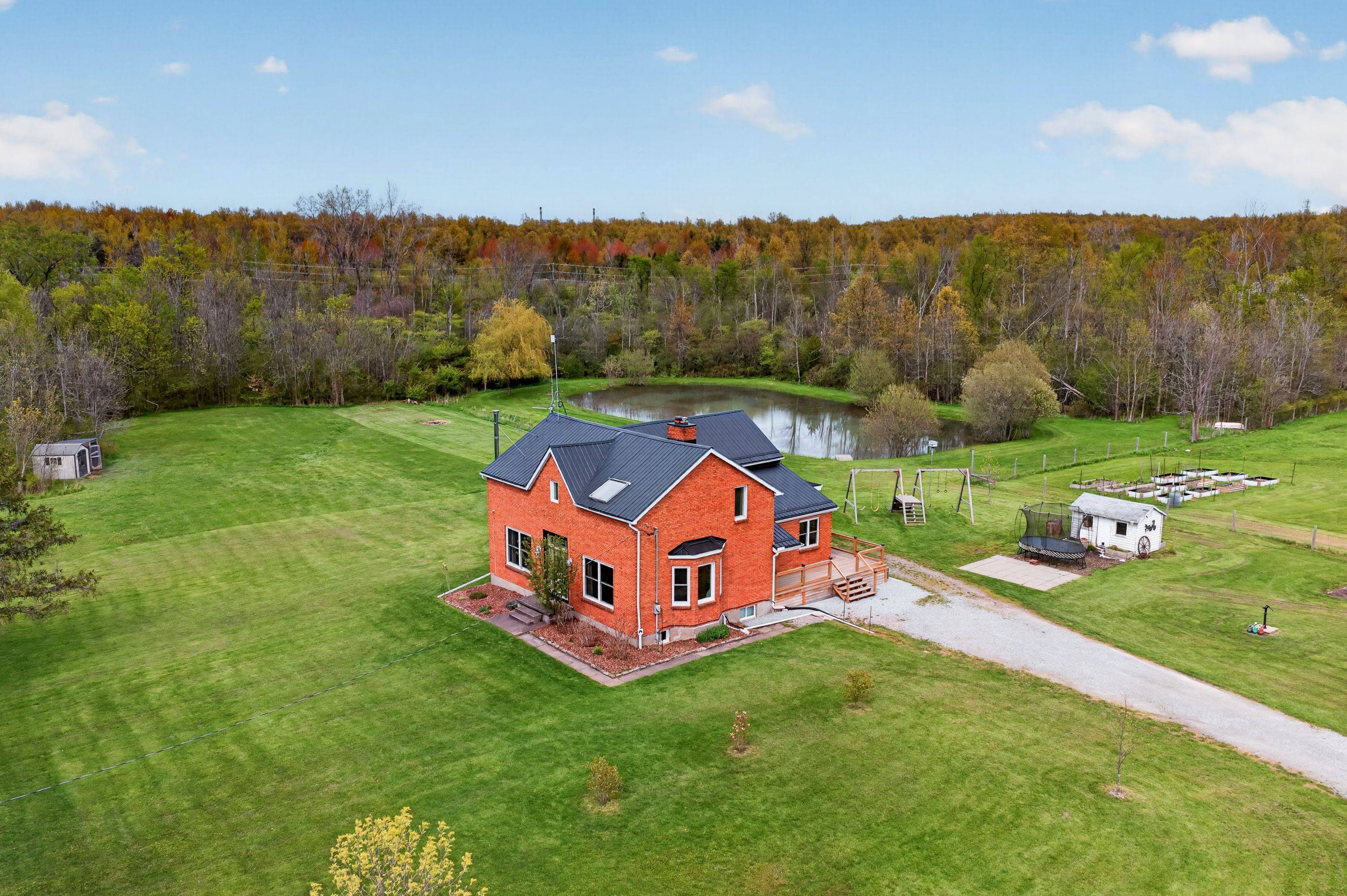 2266 Pettit RD, Fort Erie, ON L2A 5M4