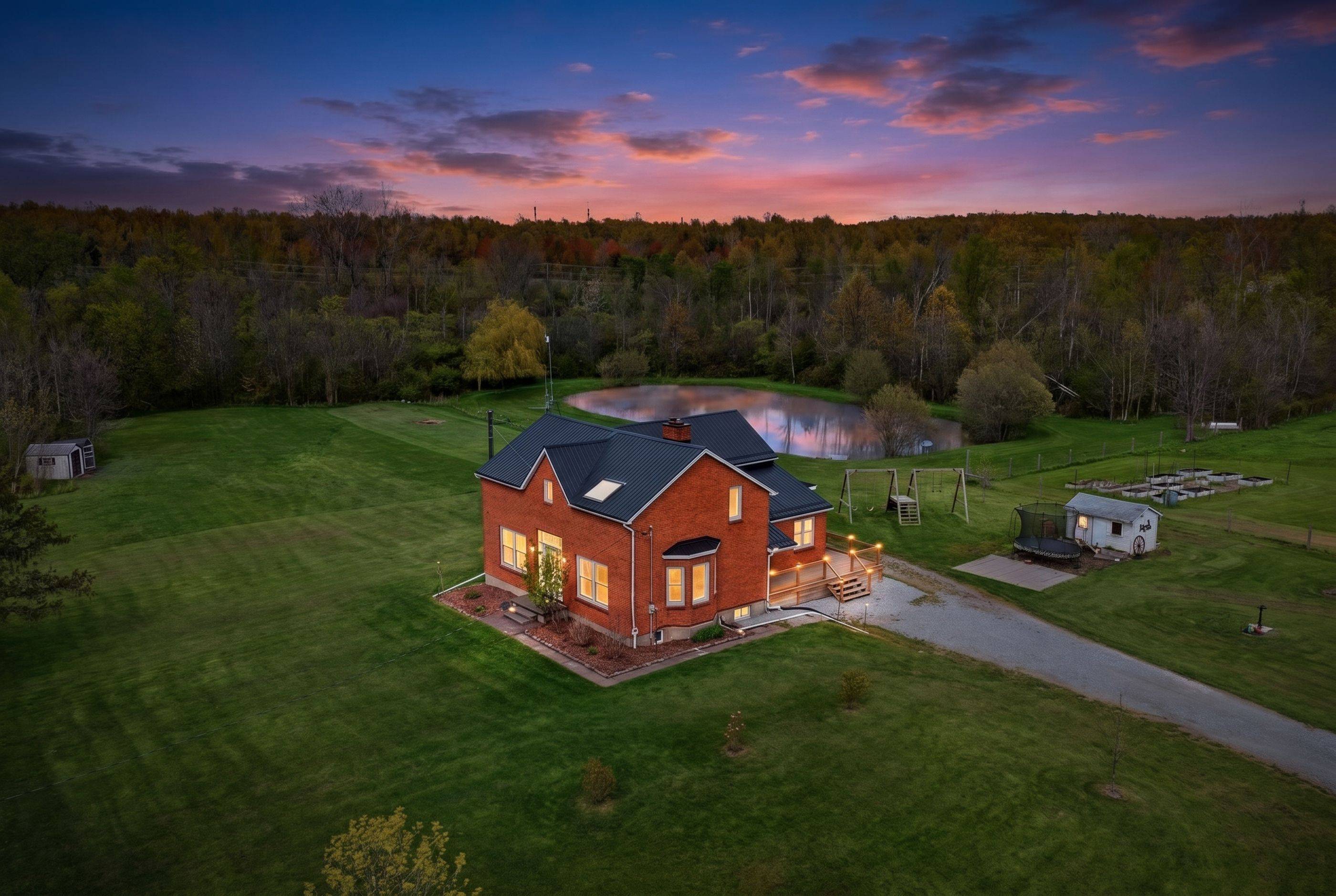 2266 Pettit RD, Fort Erie, ON L2A 5M4