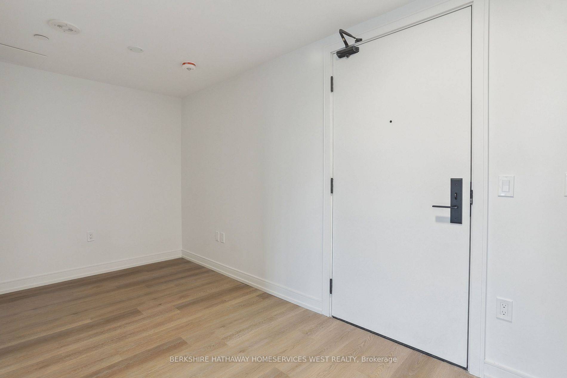 1 Jarvis ST #329, Hamilton, ON L8R 3J2