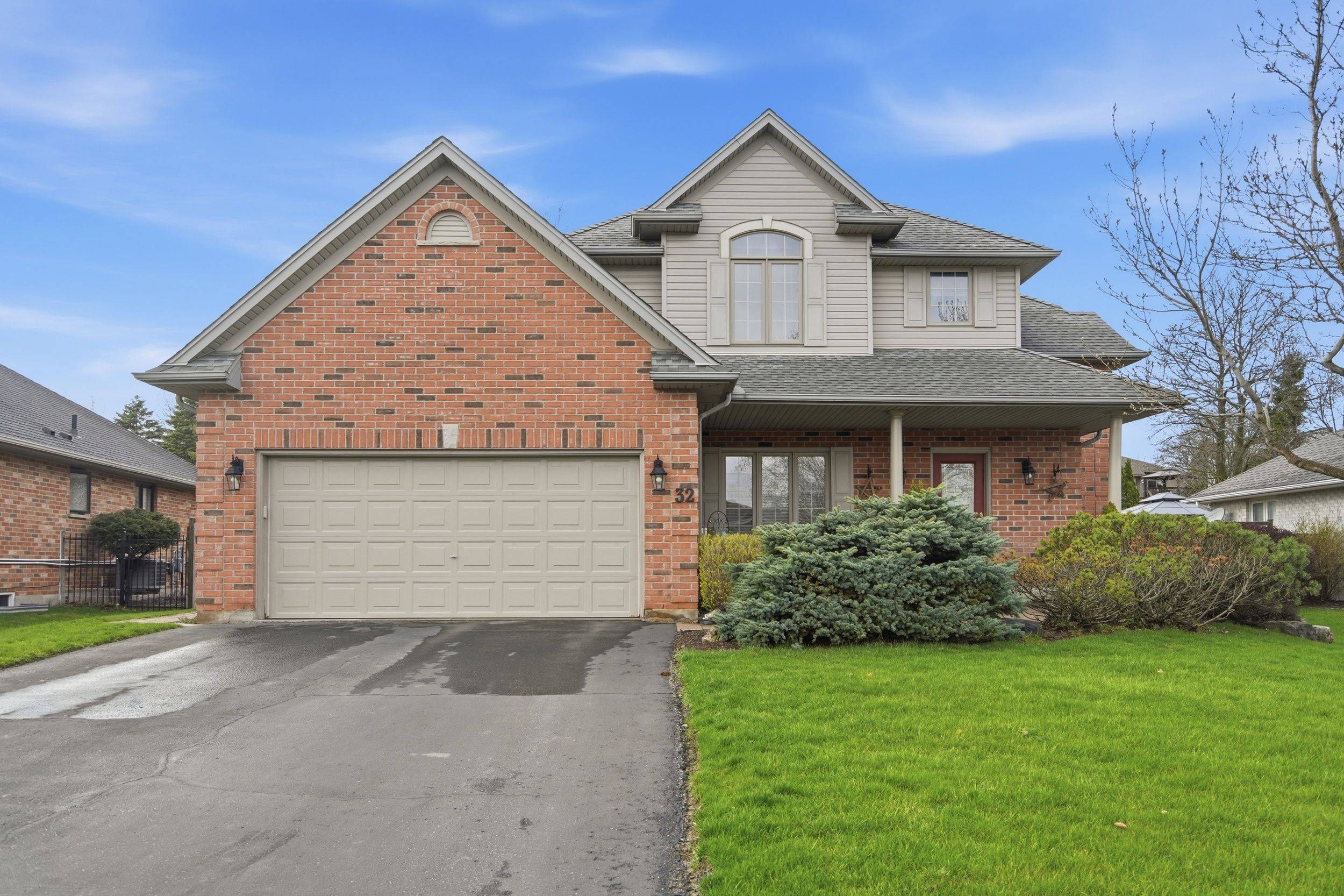 32 Wingreen LN, Middlesex Centre, ON N0L 1R0