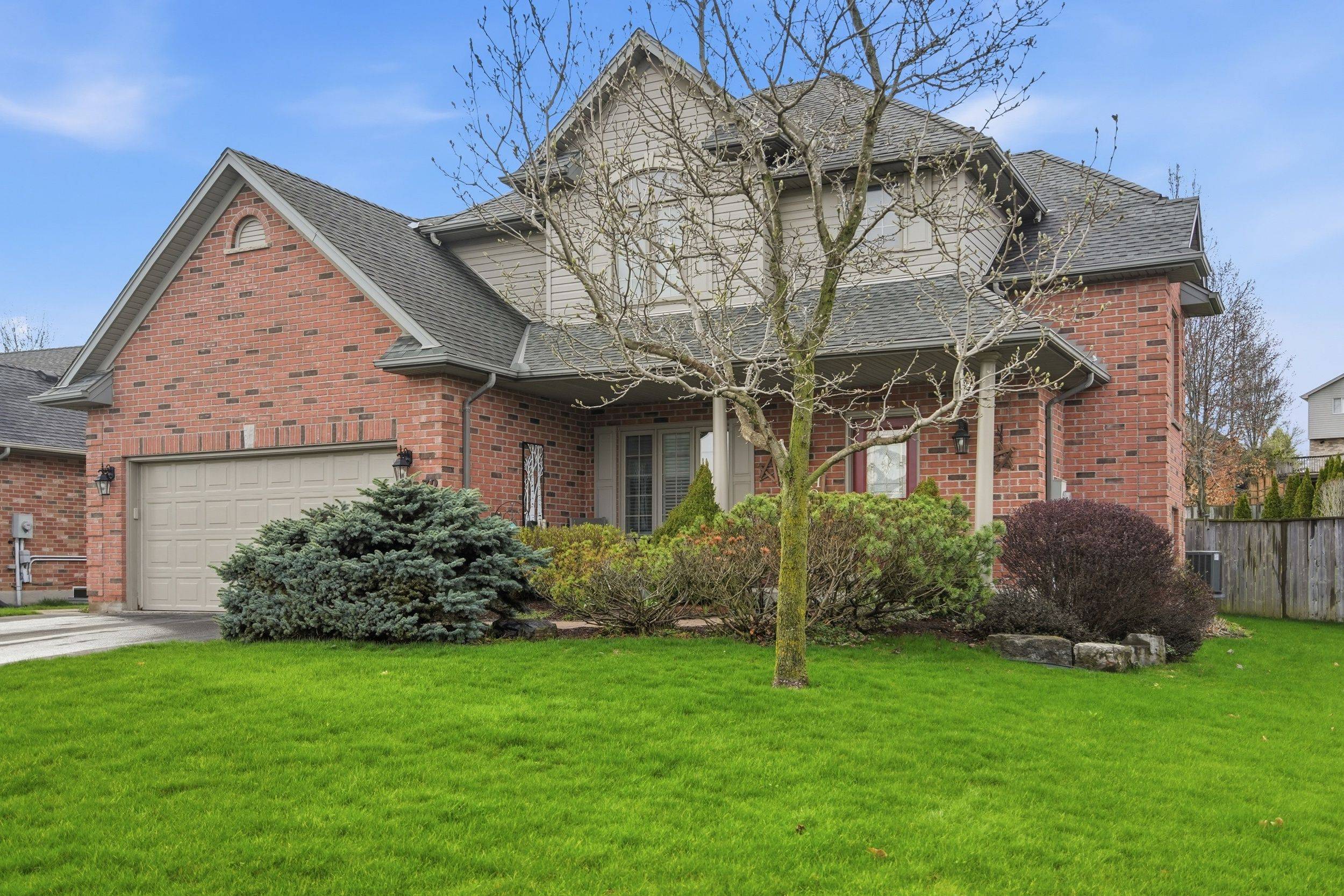 32 Wingreen LN, Middlesex Centre, ON N0L 1R0