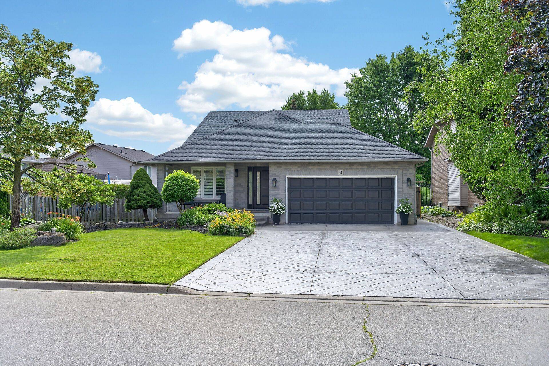 51 Cabriolet CRES, Hamilton, ON L9K 1K5