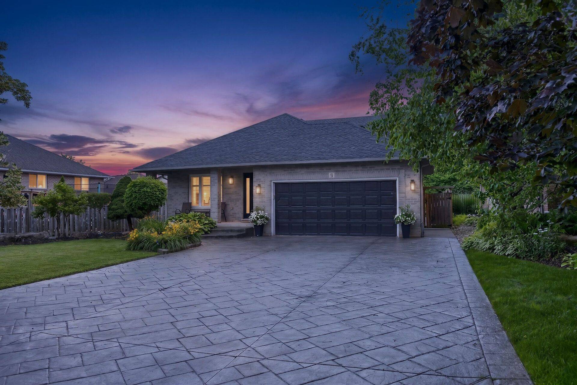 51 Cabriolet CRES, Hamilton, ON L9K 1K5